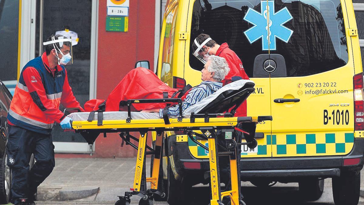 A man is transferred to a hospital in Barcelona. A man is transferred to a hospital in Barcelona.