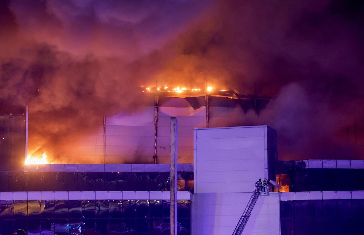 Atentado en una sala de conciertos de Moscú con decenas de muertos