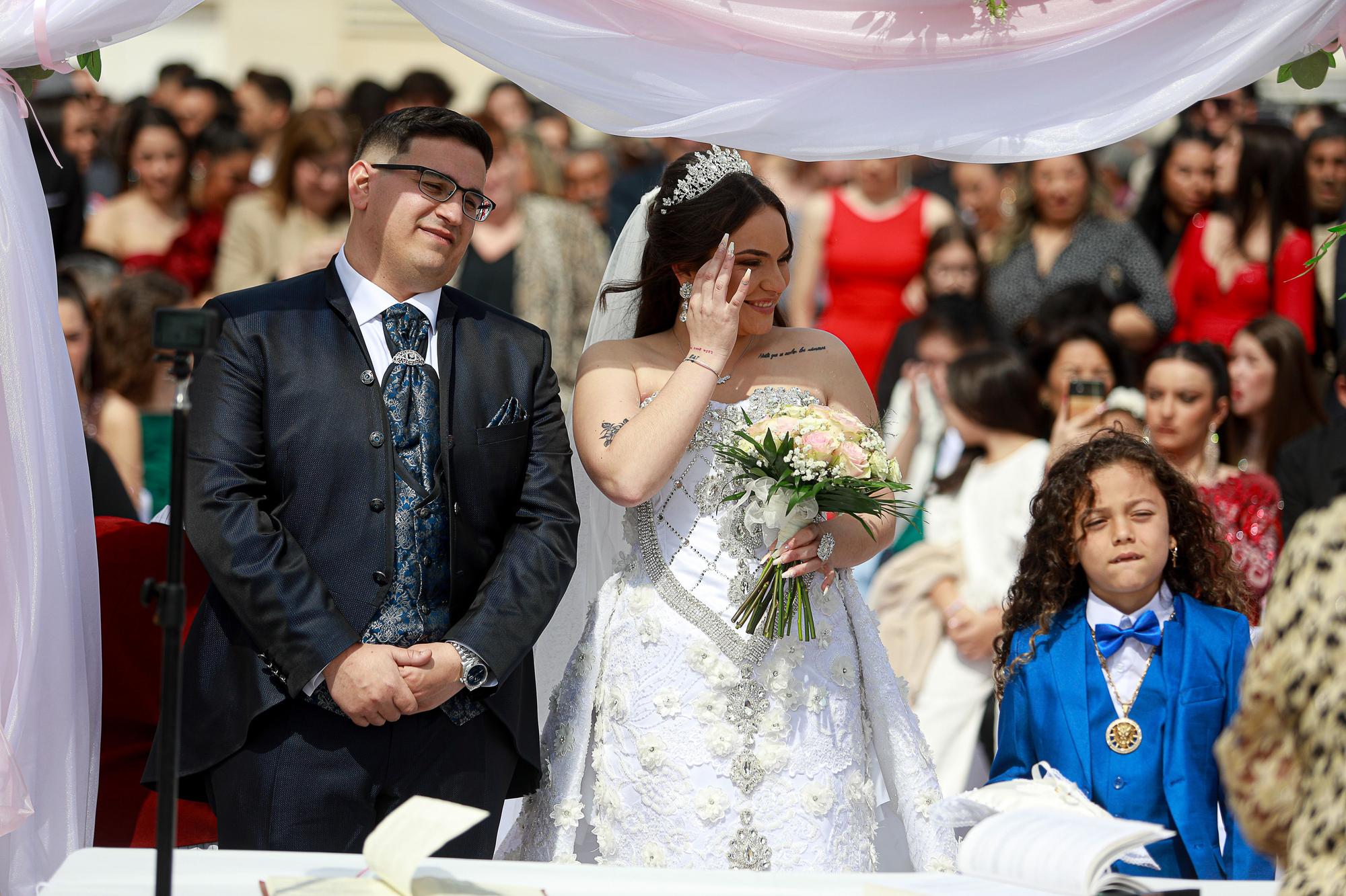 FOTOS | Las imágenes de la gran boda gitana de Lucía y Daniel en Ibiza