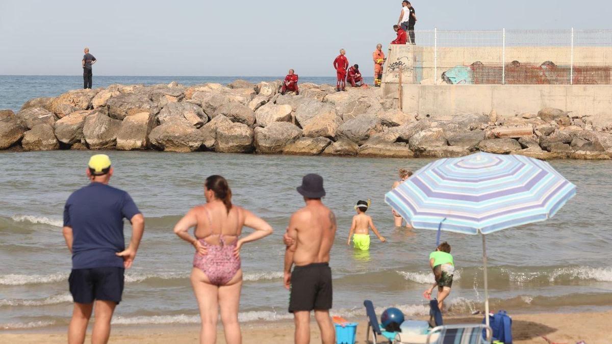 El dispositivo de emergencias en plena búsqueda del menor desaparecido en Canet.