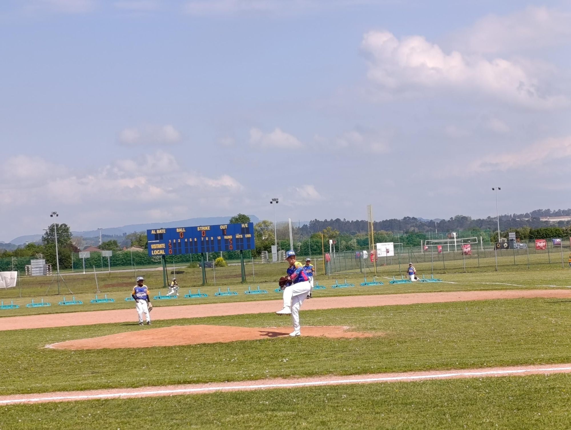 El campeonato Europeo de la Pony League de Béisbol batea en Llanera