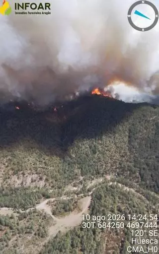 El incendio de Santa María de la Peña se recrudece y obliga a movilizar a la UME