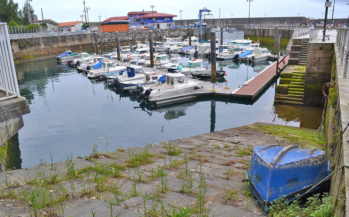 Zona del puerto deportivo, en Lastres.
