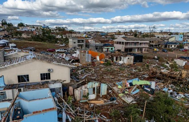 Declaran calamidad pública tras un tornado que dejó seis muertos y 750 heridos en Brasil.