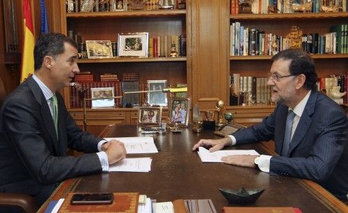 Felipe VI recibe a Rajoy en su despacho