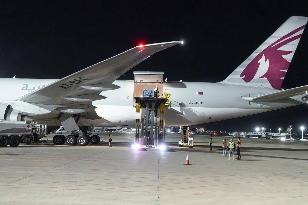 Llegada del avión a València