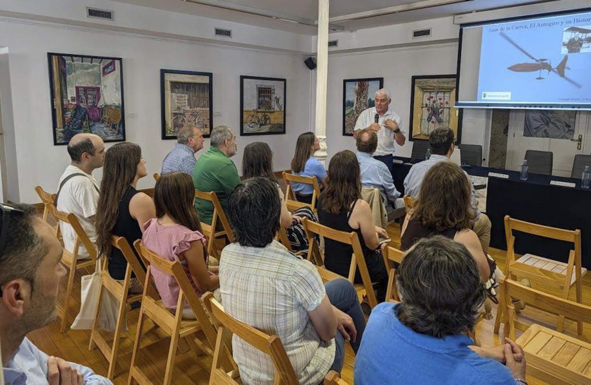 Conferencia sobre el autogiro en Lalín | NICOLÁS VARELA