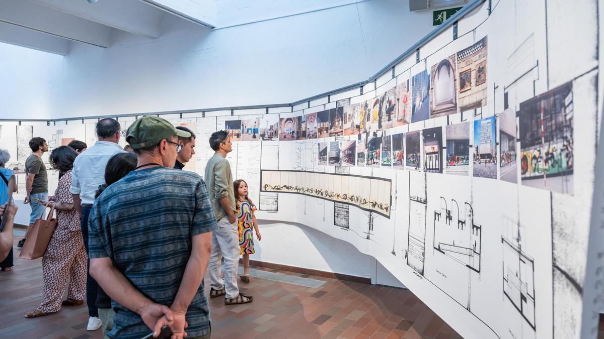 L'exposició "La poesia tot just ha començat".