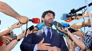 López Miras critica que el Gobierno de Sánchez no ha informado sobre el traslado de inmigrantes desde Canarias