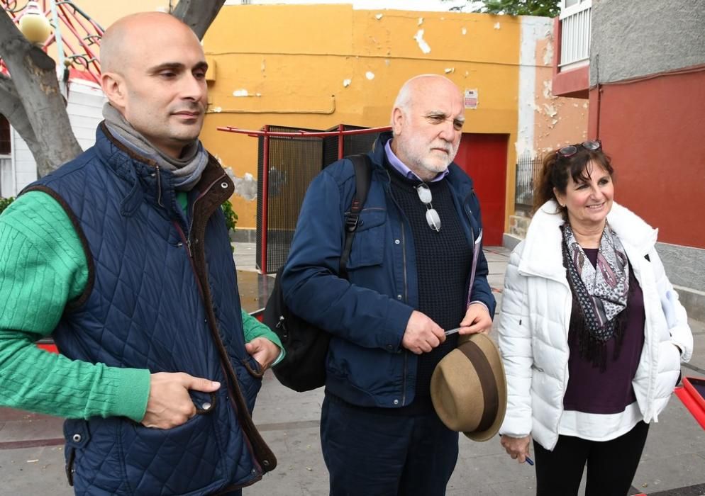 Visita de parlamentarios de Podemos al instituto José Arencibia Gil