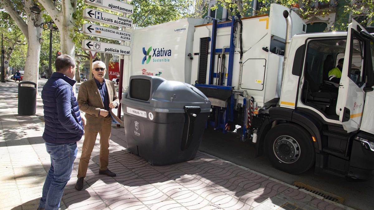 Así son el nuevo sistema de recogida y las islas de contenedores que se instalarán en Xàtiva