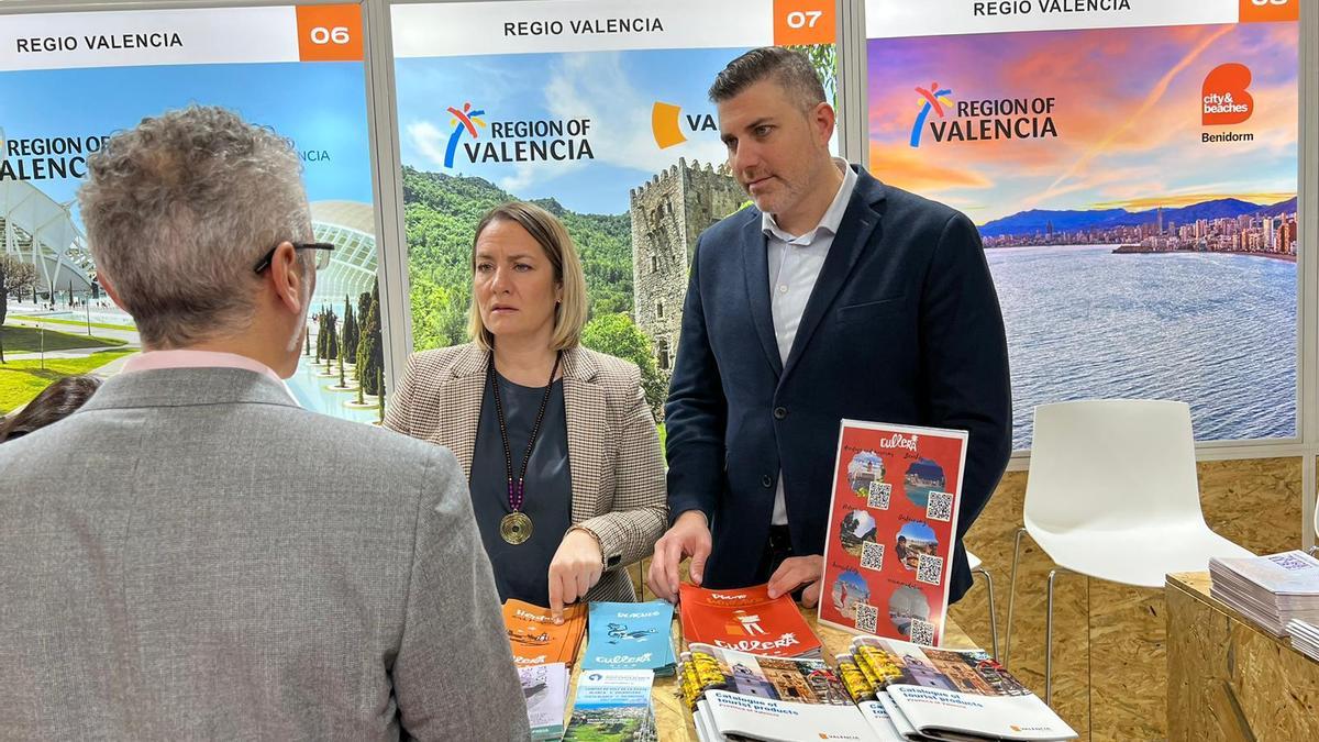 El alcalde de Cullera, Jordi Mayor, en la Feria de Turismo de Holanda.