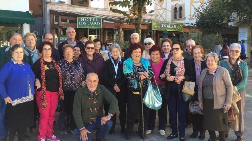 La asociación vecinal de La Guía visita Covadonga