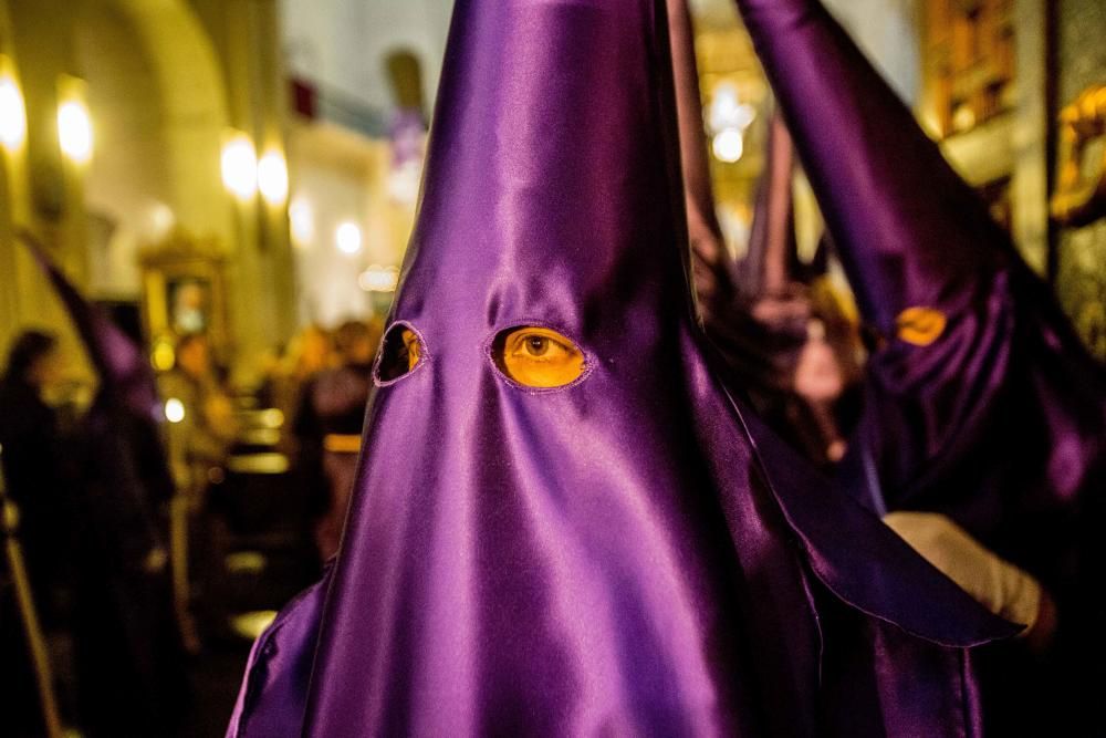 El Nazareno lució una nueva canastilla revestida de pan de oro y la parihuela de su trono original recién estrenada