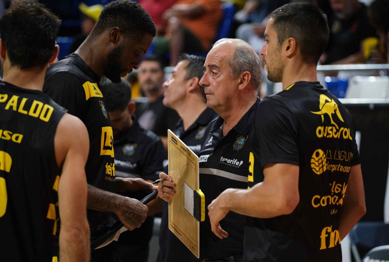 Derbi canario de baloncesto: Lenovo Tenerife 83 - 83 Dreamland Gran Canaria