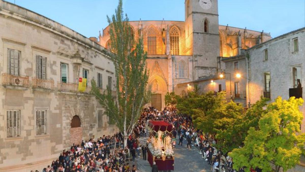 La fotografia de la Processó de Divendres Sant està feta amb dues imatges verticals acoblades digitalment