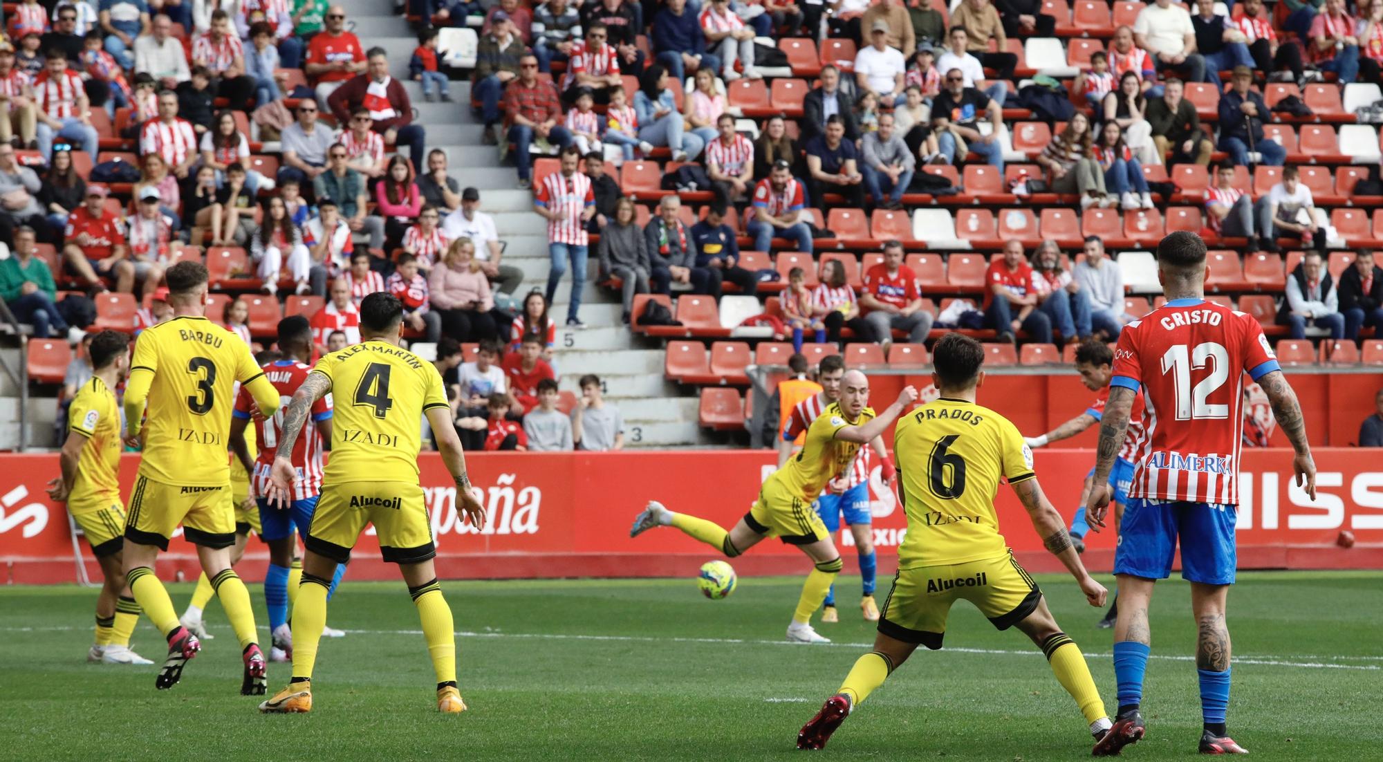 En imágenes: Así fue el partido entre Sporting y Mirandés en El Molinón