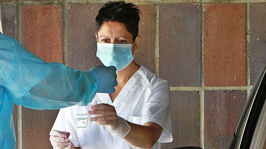 Recogida de muestras en la zona hospitalaria.