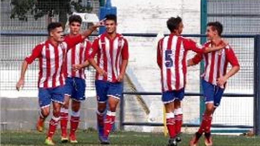 El conjunt gironí celebra el primer i únic gol davant el Ferriolenc.