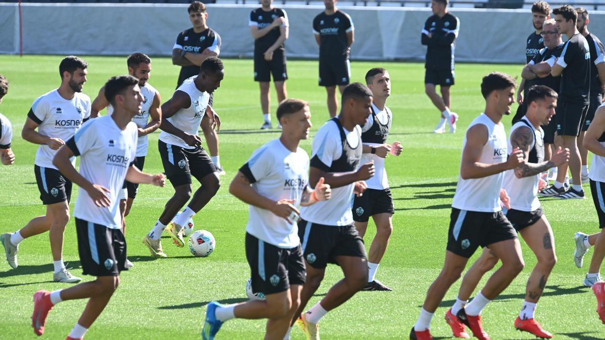 Video | El CD Castellón prepara en el SkyFi Castalia el duelo contra el Burgos