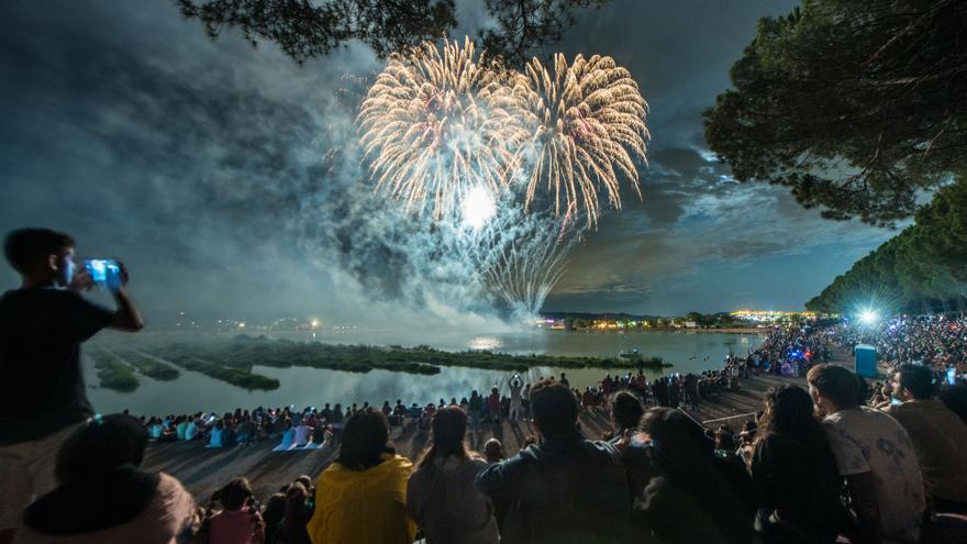 La música de Queen presideix de cap a peus el castell de focs de Manresa