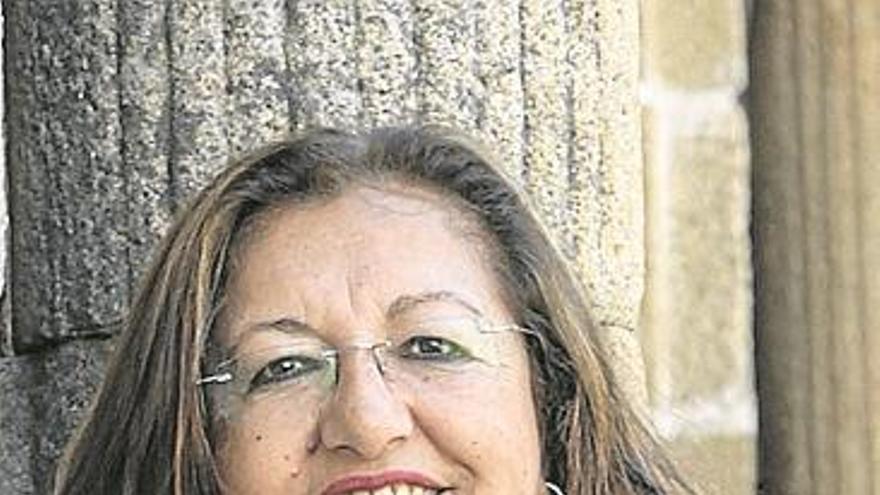 Inma Chacón, escritora: «Hay que buscar la forma de atraer a los jóvenes»