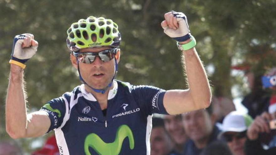 Alejandro Valverde llega a la meta en la localidad cordobesa de Lucena.