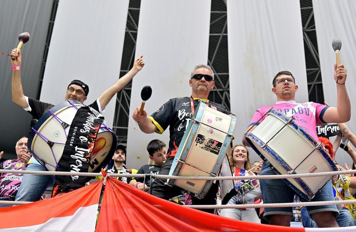 Hinchas gallegos, en Illunbe. | J. L. RECIO