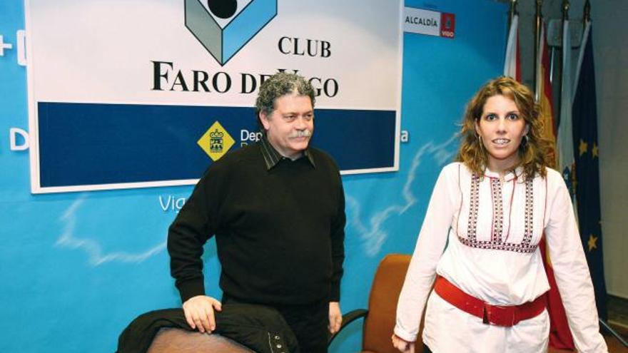 Walter Riso fue presentado por Sandra Penelas, periodista de Faro de Vigo.