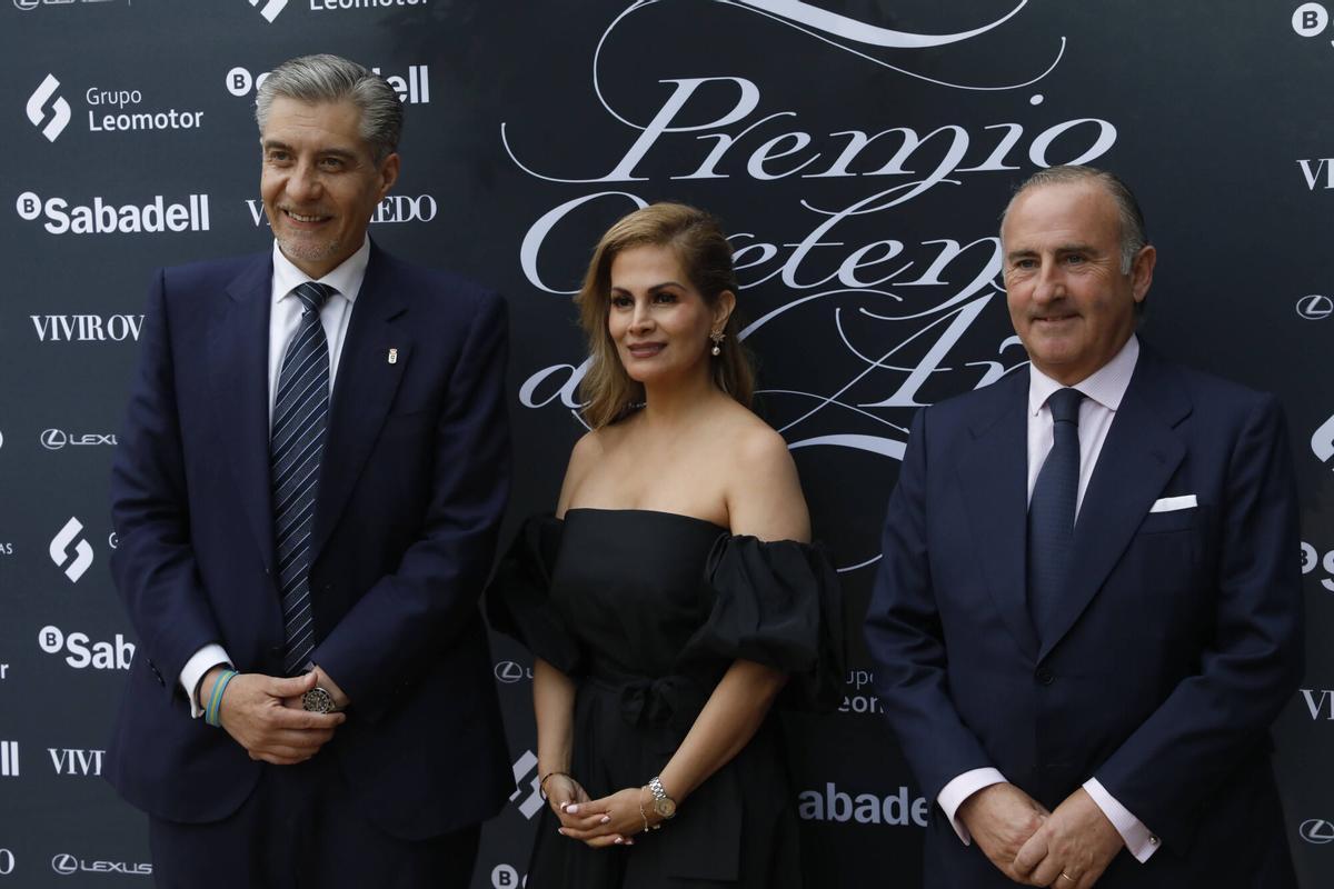 Martín Peláez, presidente del Real Oviedo, recibe el premio "Ovetense del año"
