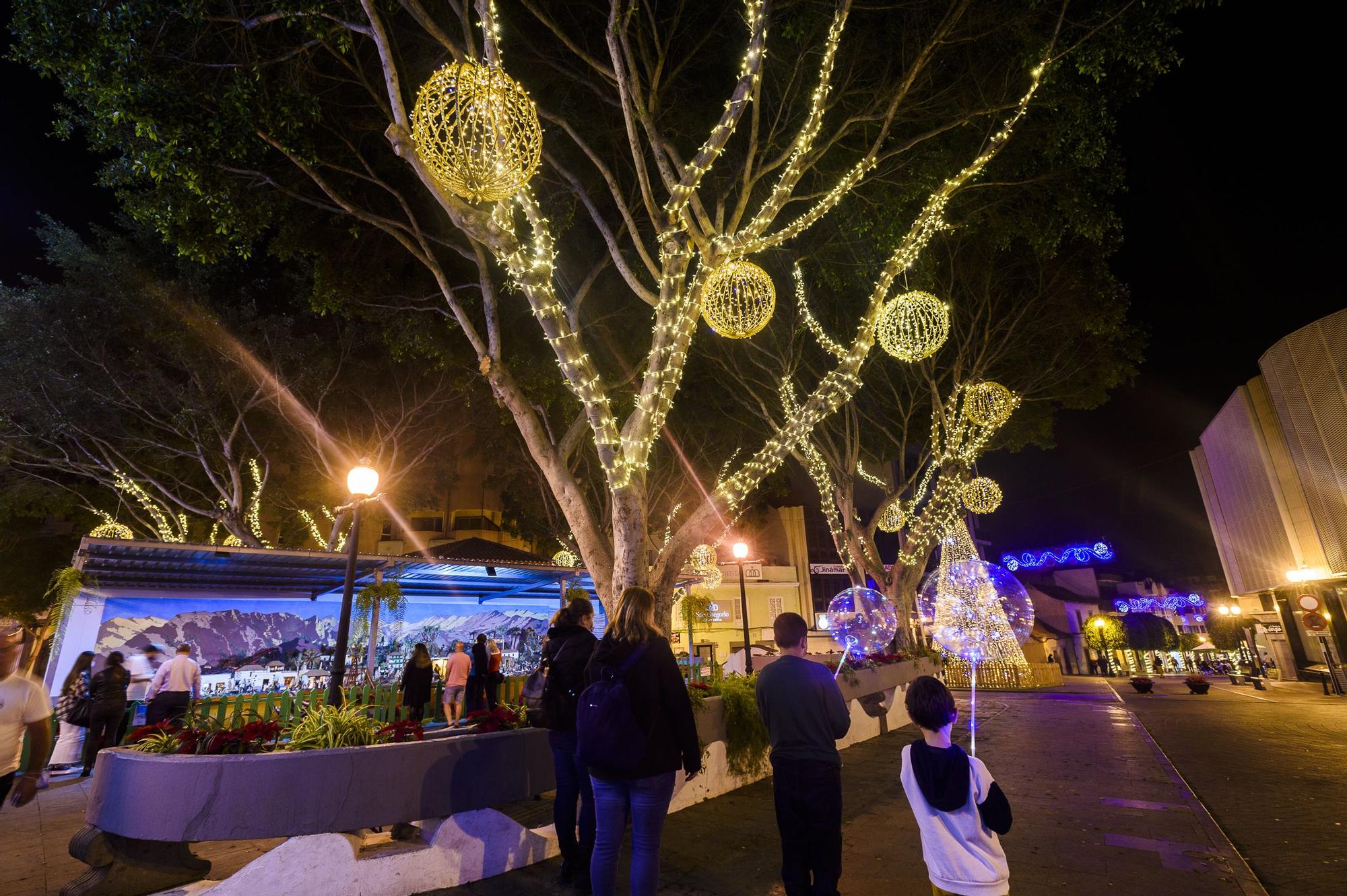 Alumbrado navideño en la zona comercial de San Gregorio, en Telde