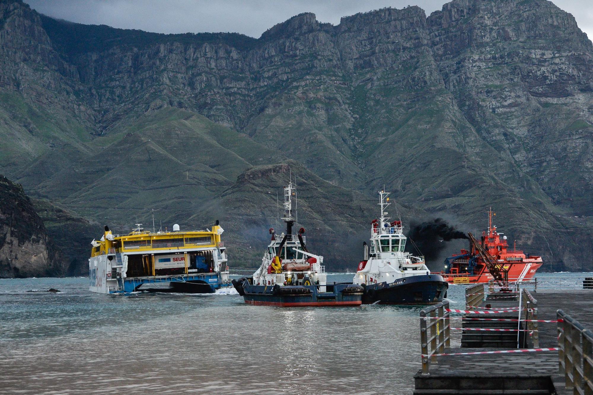 Nuevo intento infructuoso para desencallar el ferry en Agaete