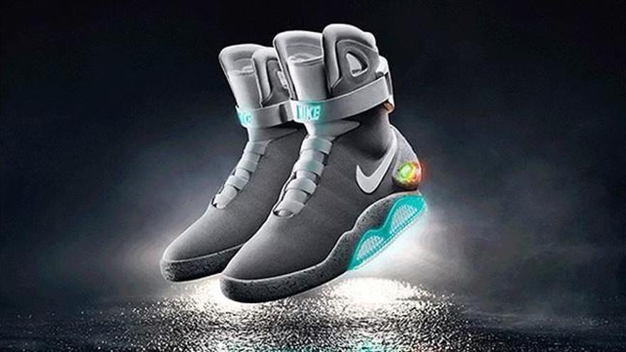Nike anuncia el lanzamiento de las zapatillas autoajustables de 'Regreso al  futuro'