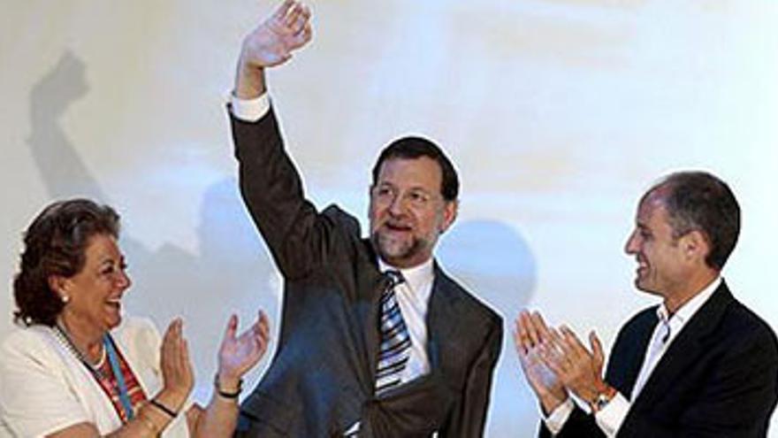 Rajoy hará una oposición exigente y constructiva ante un Gobierno que &quot;desvaría&quot;