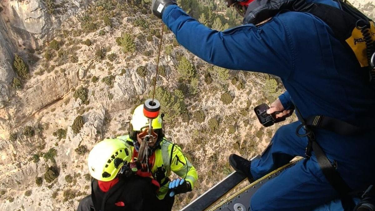 Imagen de archivo del rescate con helicóptero de un senderista en Benafigos