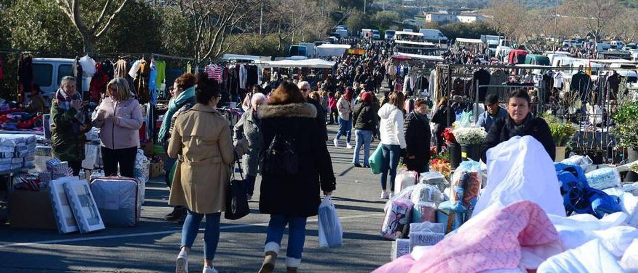 Plasencia quiere llevar el traslado del mercadillo al último pleno de la legislatura.