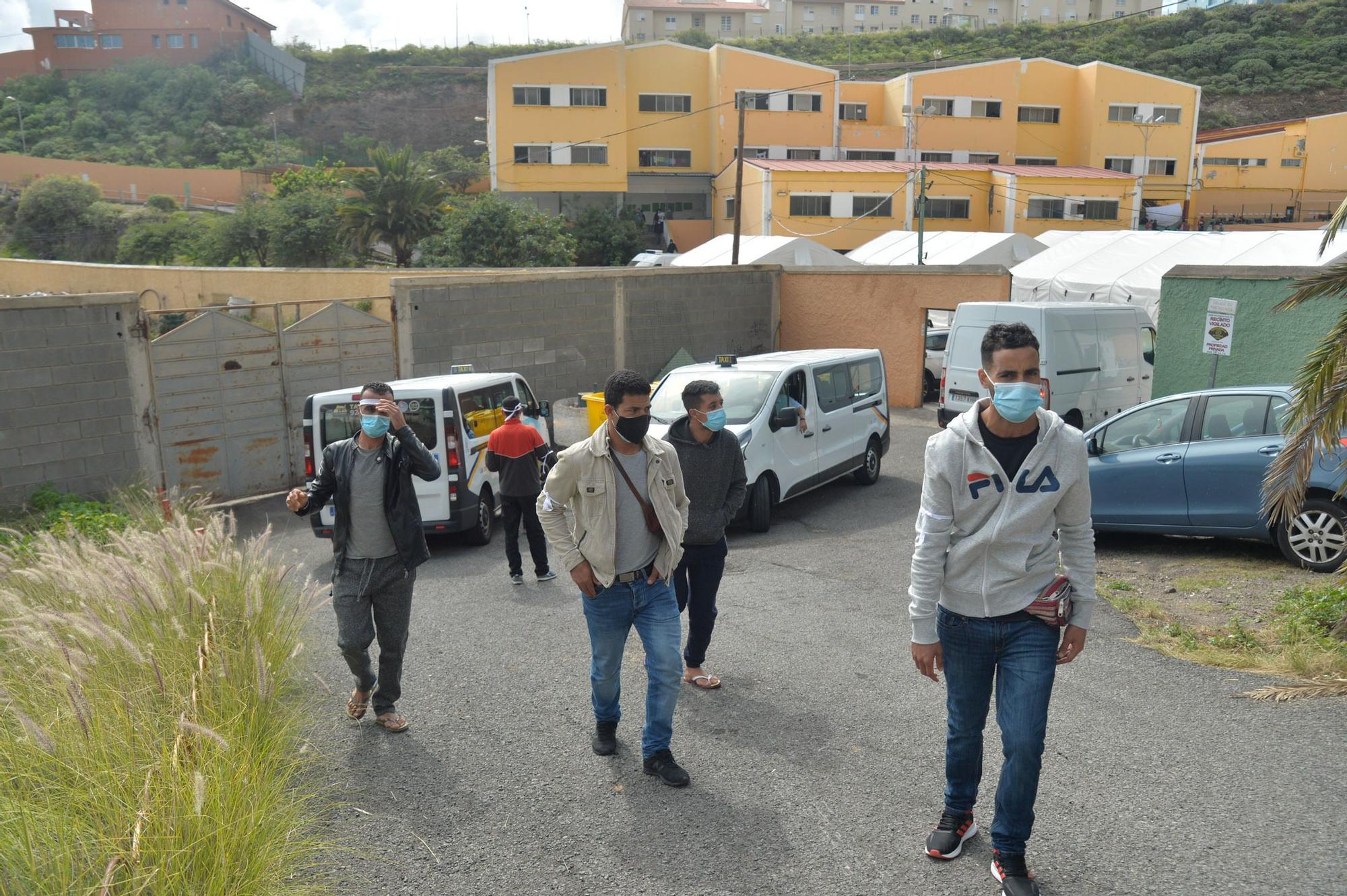 Protesta de los migrantes del Colegio León para que los dejen marcharse de Canarias