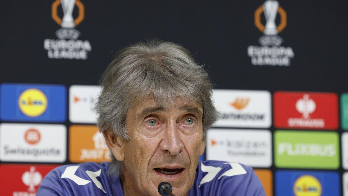 Manuel Pellegrini durante una rueda de prensa en la CD Luis del Sol.