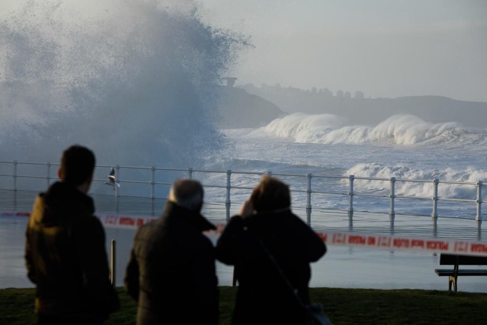 Olas de hasta trece metros