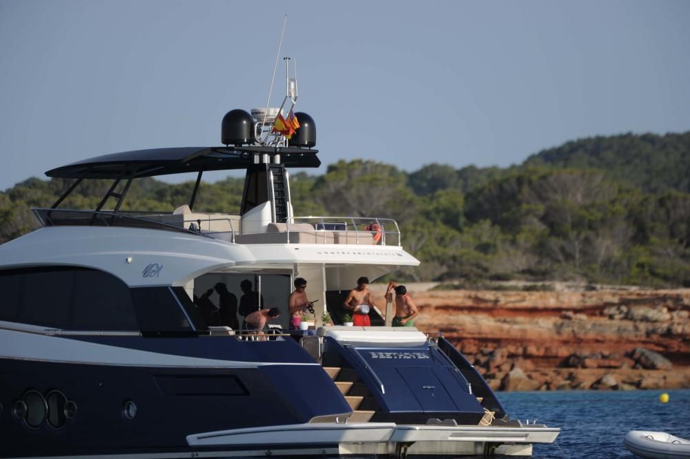 Nadal navega en su yate de 23 metros de eslora