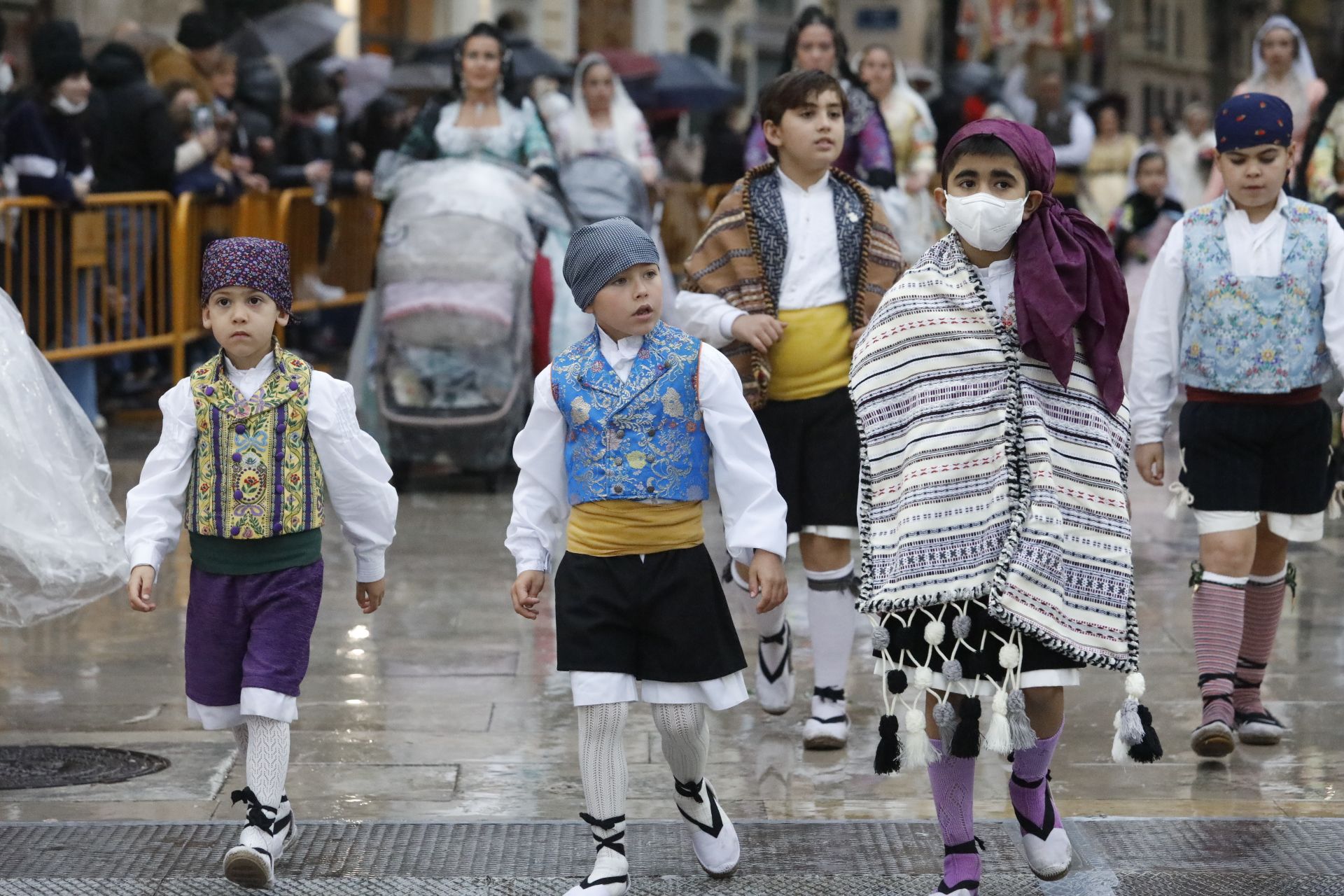 Búscate en el primer día de ofrenda por la calle Quart (entre las 18:00 a las 19:00 horas)