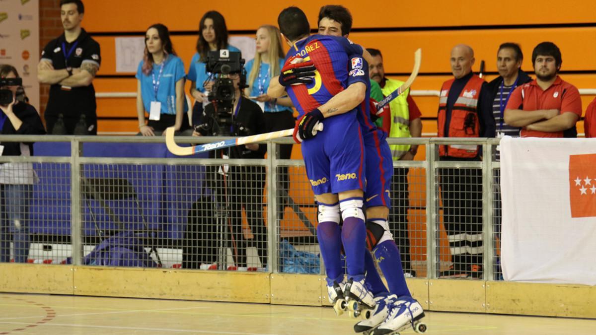 Los jugadores del Barça celebran uno de los goles.