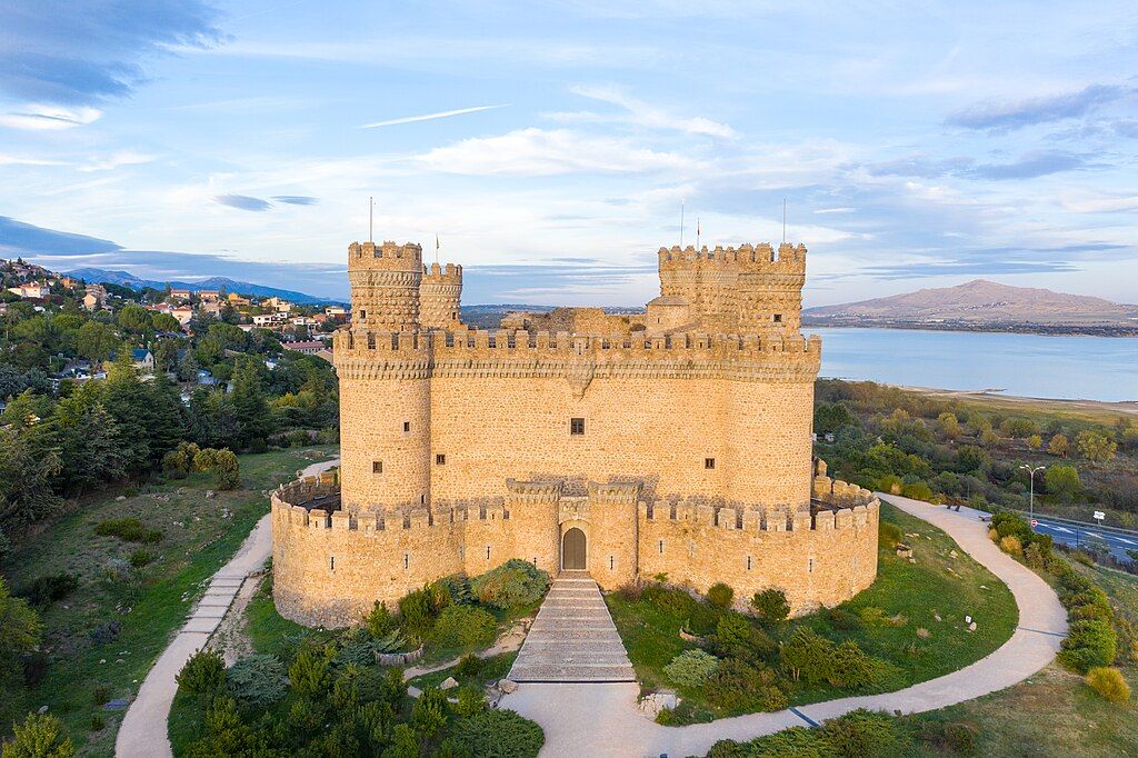 El impresionante castillo de Manzanares El Real.