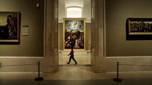 Una de las salas del Prado, antes de la apertura del museo a los visitantes.