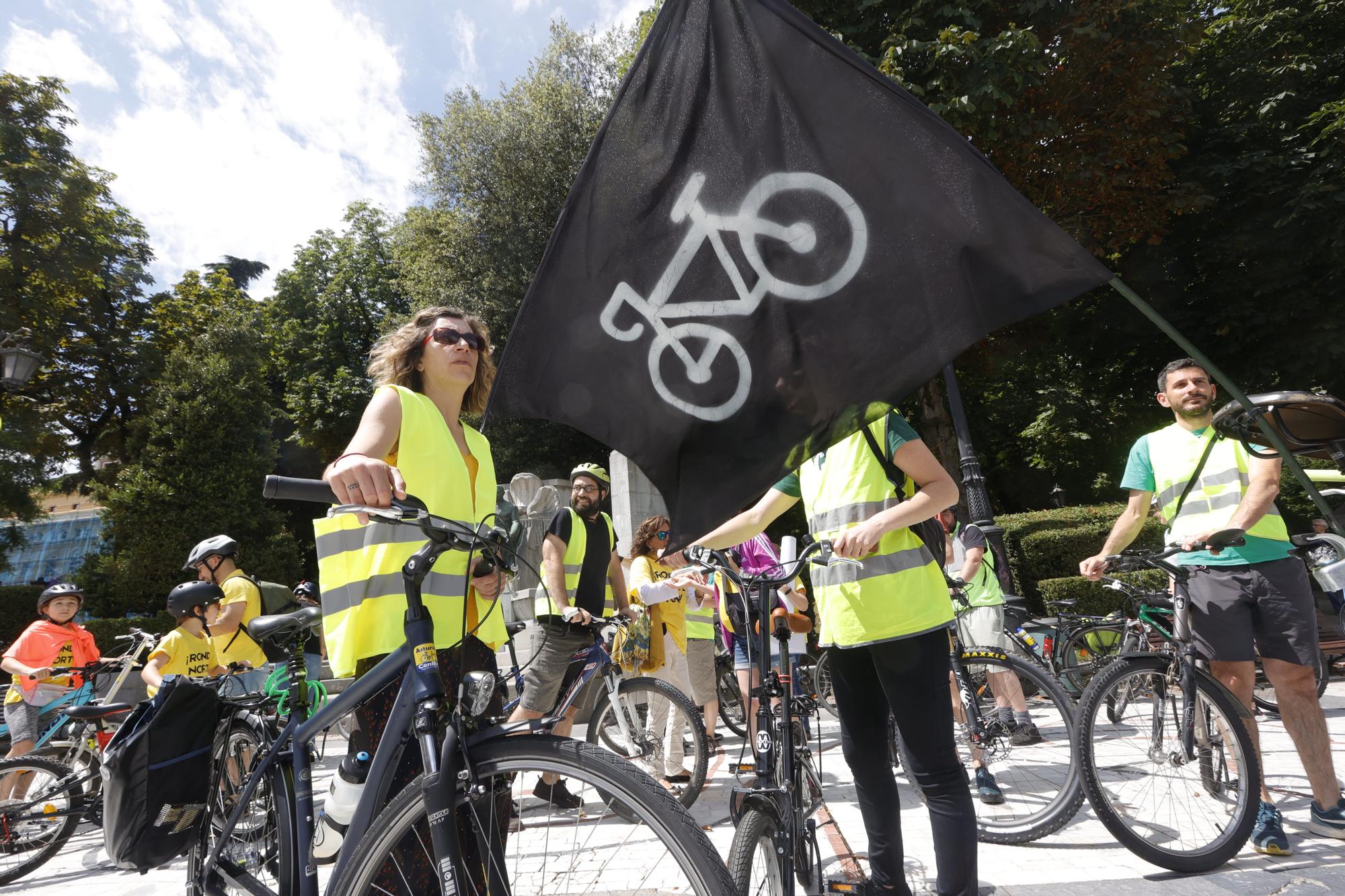 En imágenes: así fue la marcha cicloturista en Oviedo para pedir carriles bici