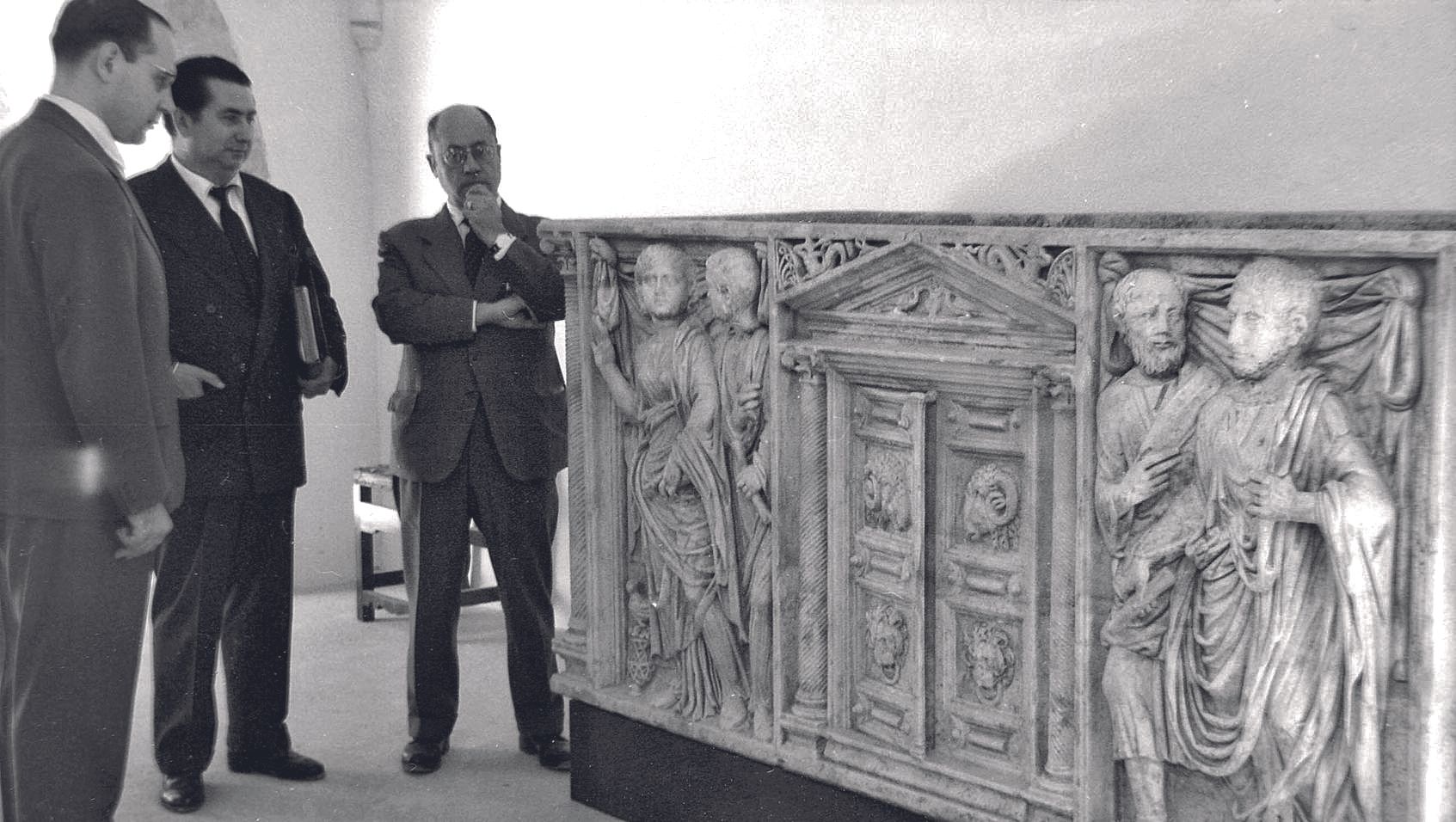 Sarcófago de las Puertas del Hades del siglo III encontrado en el barrio de la Huerta de San Rafael.