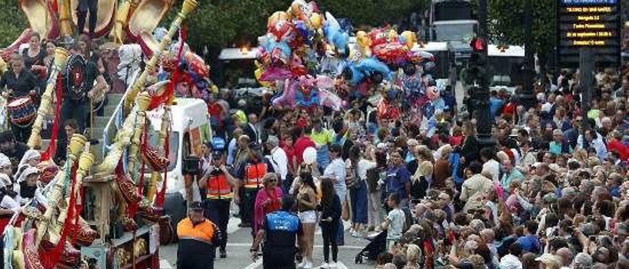 Desfile del Día América de Asturias, de 2016.