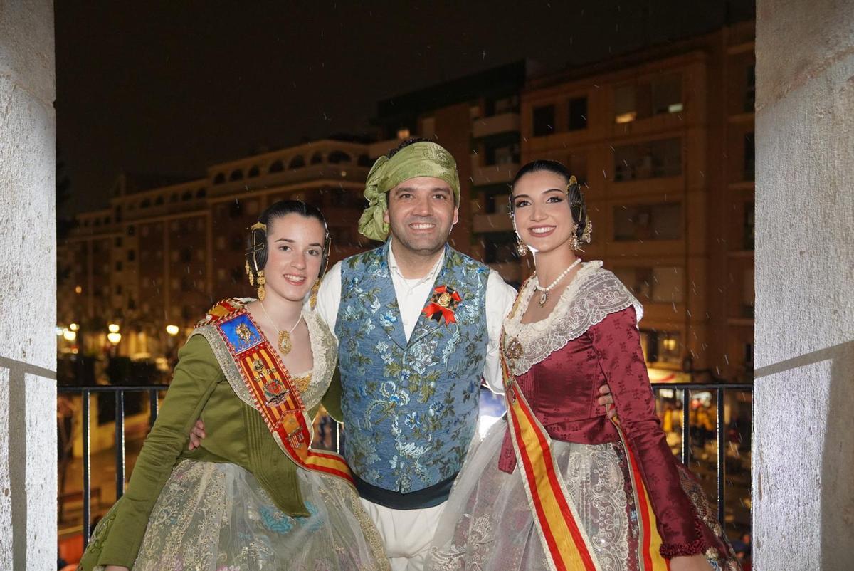 Sagredo y las falleras de Paterna en la Crida.