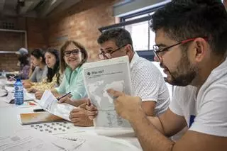 Barcelona y el Govern amplían los cursos de catalán hasta las 35.500 plazas para reducir las listas de espera
