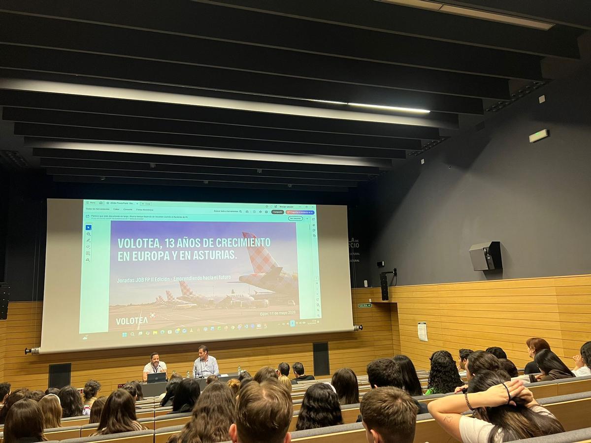 La jornada "Emprendiendo hacia el futuro" del IES Número 1 de Gijón, en imágenes
